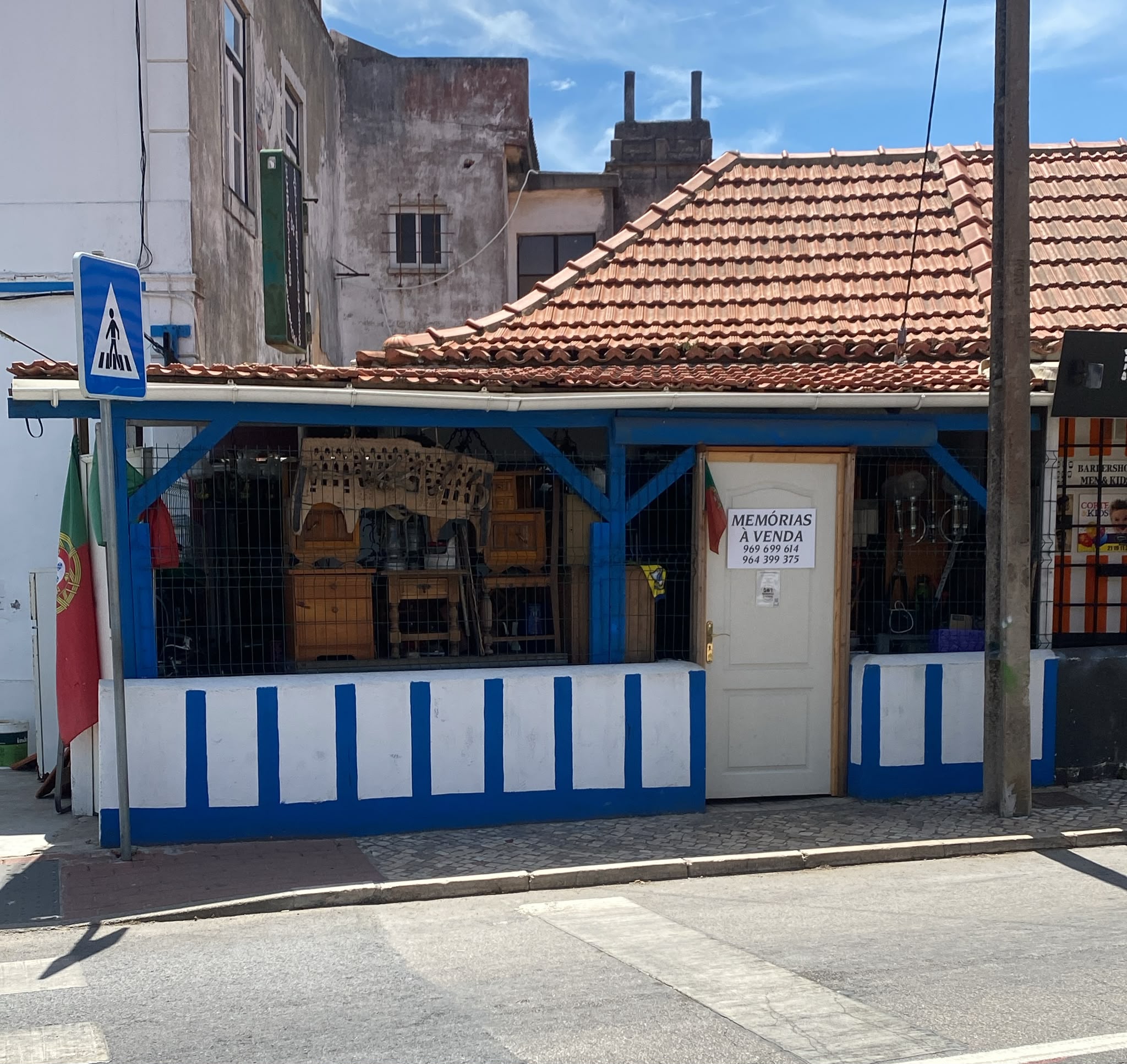 Fachada da memóriasàvenda em Charneca da Caparica, Almada